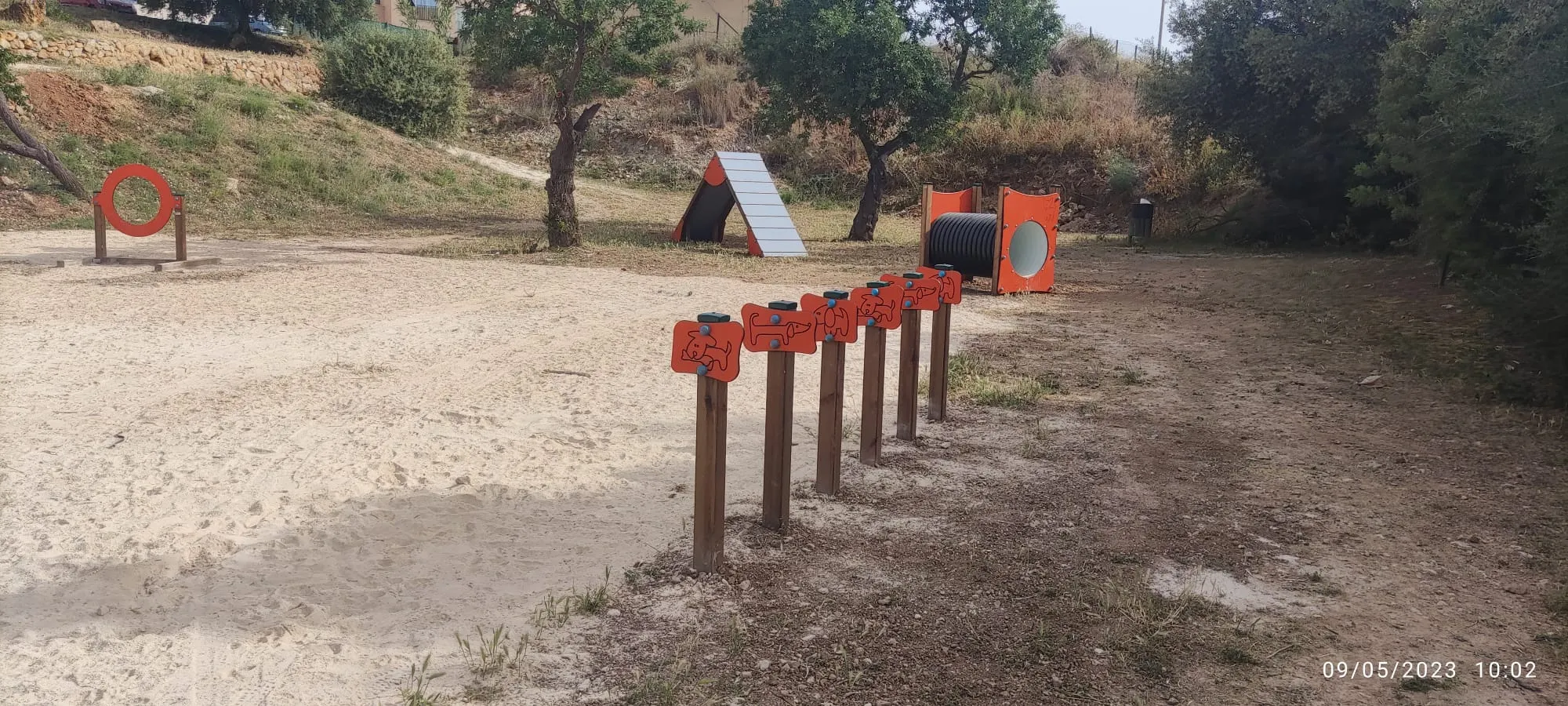 Circuito de Agility instalado en un recinto canino